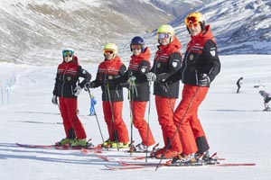 Ski instructors of Ski and Snowboard School Dolomites Rèba